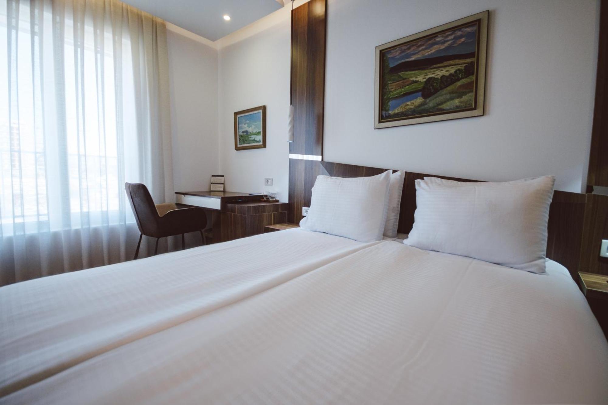 Star Hill Hotel & Spa Pristina Eksteriør billede